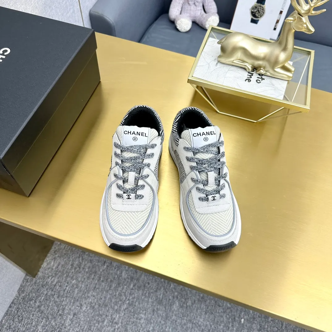 👟👟Ex-factory price 480👟👟 Women's Shoes Women's Clothing Chanel Chanel - 2023 Counter Top Casual Sports Shoes This classic design; the upper is electro-embroidered with a variety of techniques; the outsole is fashionable and sporty; it is unusual to incorporate a variety of color matching elements... The diversified mix and match is very beautiful and versatile, and can be used for leisure, fashion, sports and outdoor... ꫛꫀꪝ Go➫ Material: ❶The upper is made of: original imported mercerized velvet + double-layer breathable mesh ❷The inner lining is made of: the original imported breathable mesh ❸The outsole is based on: original T👟👟factory price U combination outsole. Counter boutique packaging complete set for women 35–41 and men 38-46